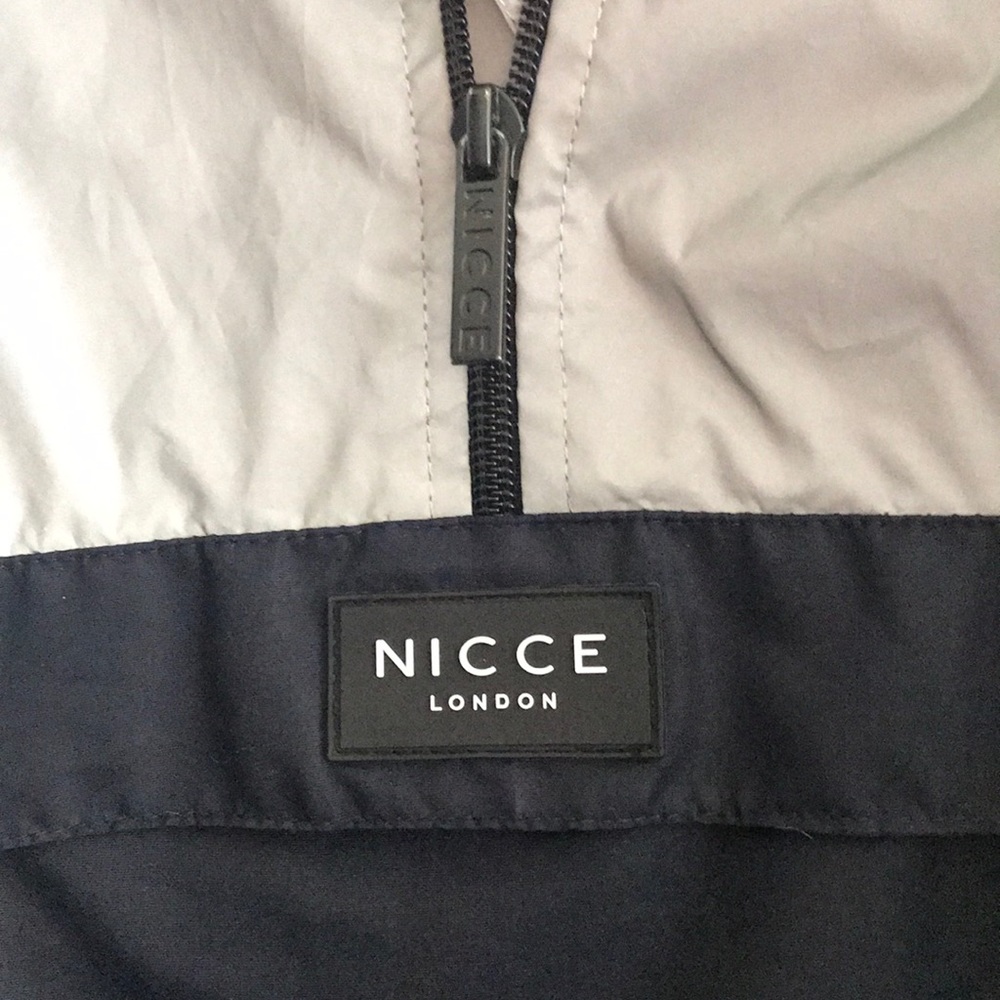 Lightweight rain jacket - Picture 3 of 3